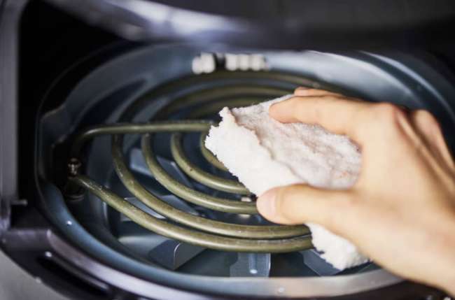 How to Clean Baked On Grease From Air Fryer