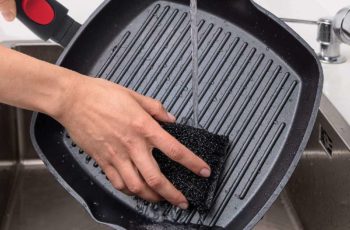 🥇How To Use a Grill Pan – 9 Tips To Use a Cast Iron Grill Pan
