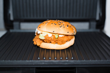 How To Keep Burgers Warm And Moist After Grilling?